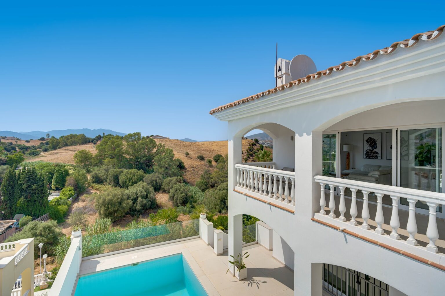 Covered terrace with countryside view – Costa del Sol, photo by Your Property Concept