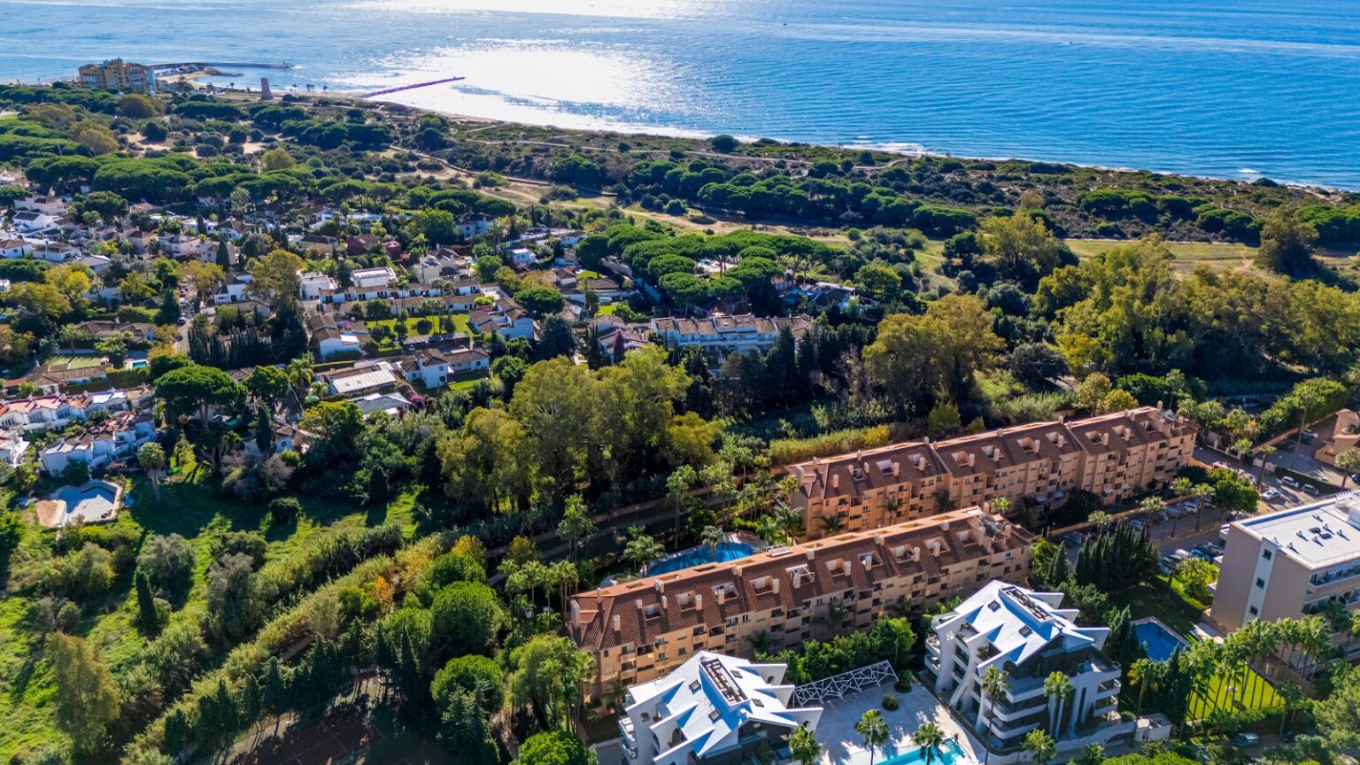 Aerial beachfront with sea horizon – Costa del Sol, photo by Your Property Concept