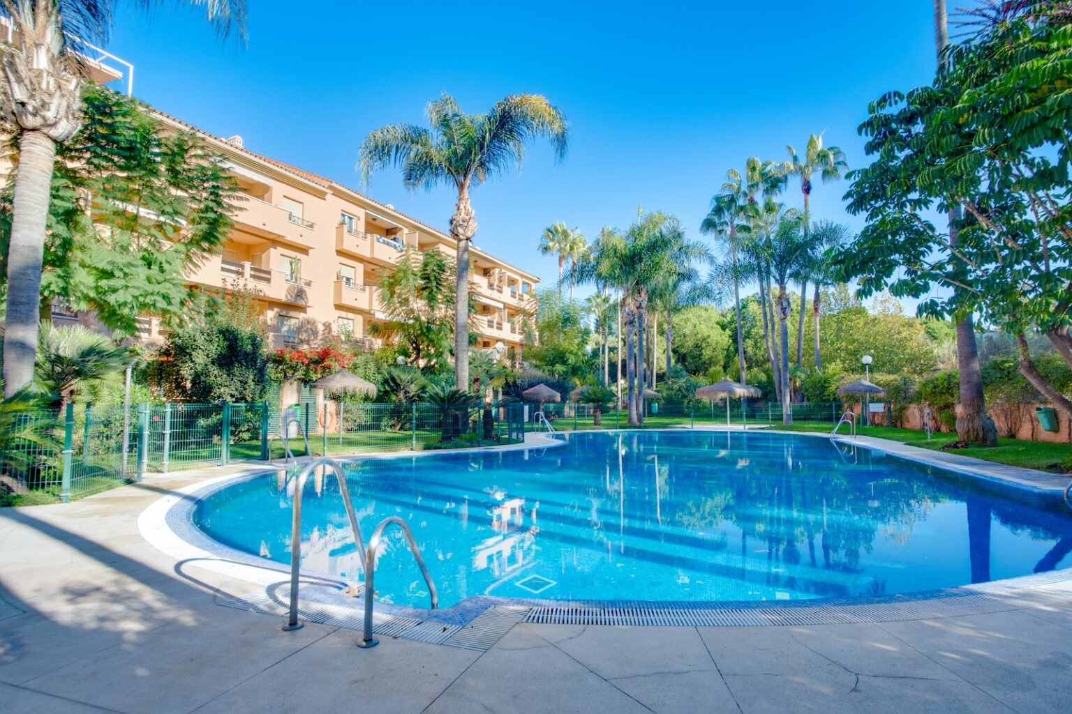 Tropical community pool – Costa del Sol, photo by Your Property Concept