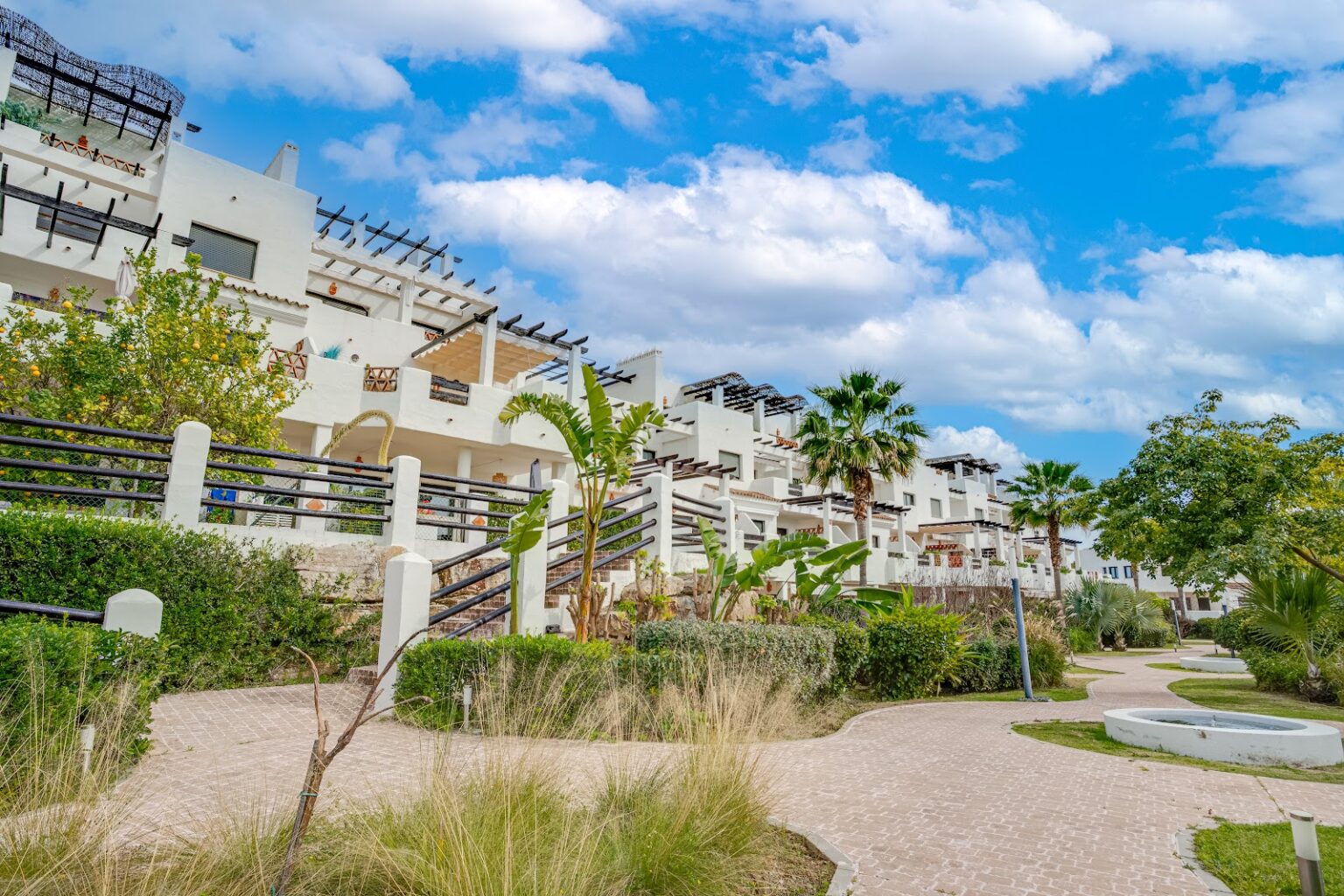 New-build exterior, golf – Costa del Sol, photo by Your Property Concept