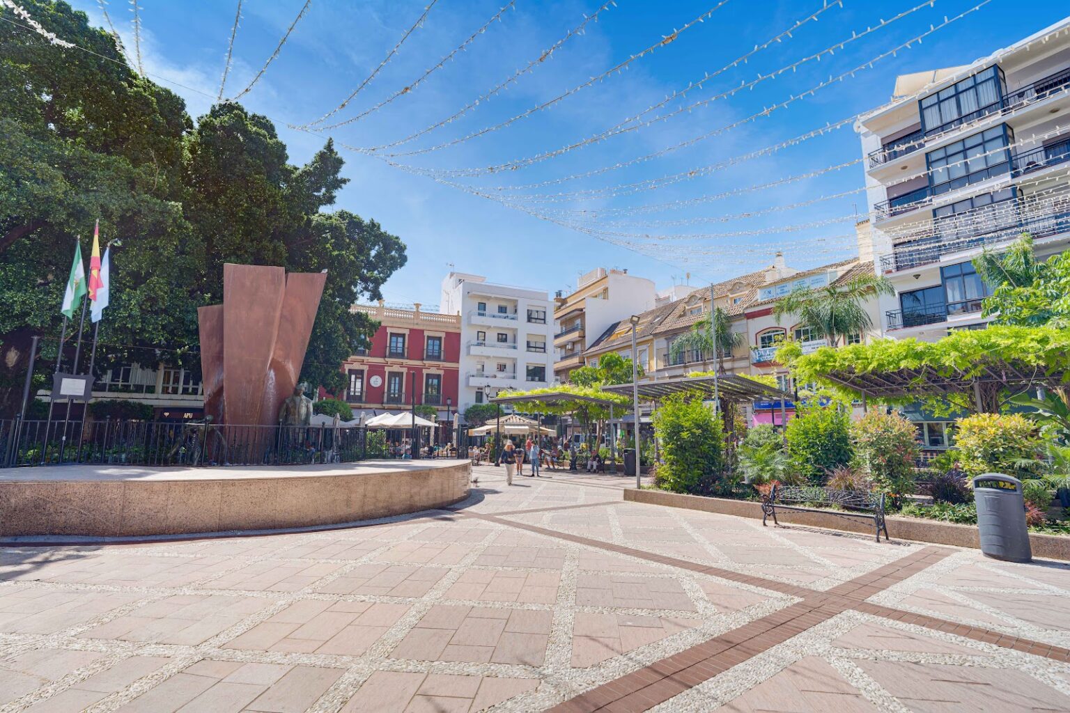 Fuengirola town street, palms – Costa del Sol, photo by Your Property Concept